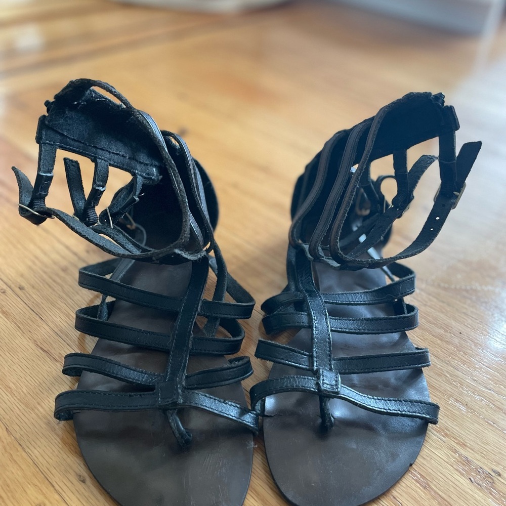 Sonho dos Pes - Chic Black Gladiator Sandals with Ankle Strap. Size 7